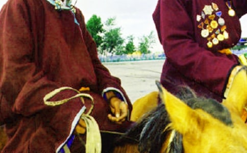 【熱門】蒙古族的民風民俗作文2篇