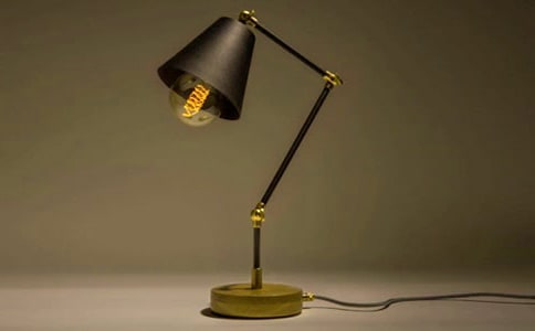 《紅臺(tái)燈》讀后感范文