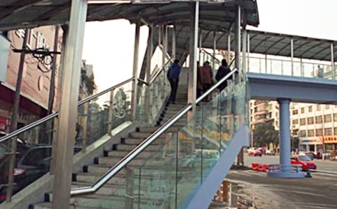 《天橋上的歌聲》閱讀答案