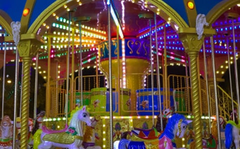 回憶作文:玩旋轉(zhuǎn)木馬