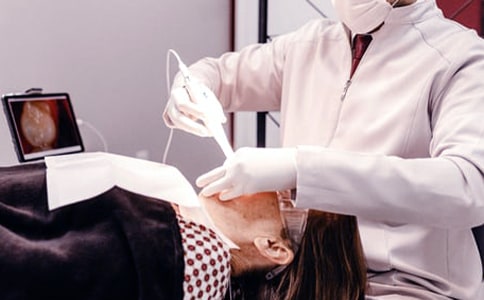 《鱷魚怕怕牙醫(yī)怕怕》大班語言教案