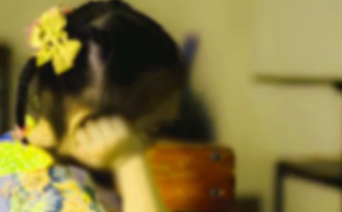 �հ׵�Ů������