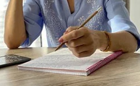 һ��ُ��Ľ�(j��ng)�v���ģ����x53ƪ��