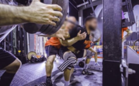 �{У�̾��T���˹������Y