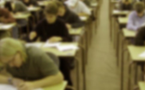 準備期末考試初三英語作文